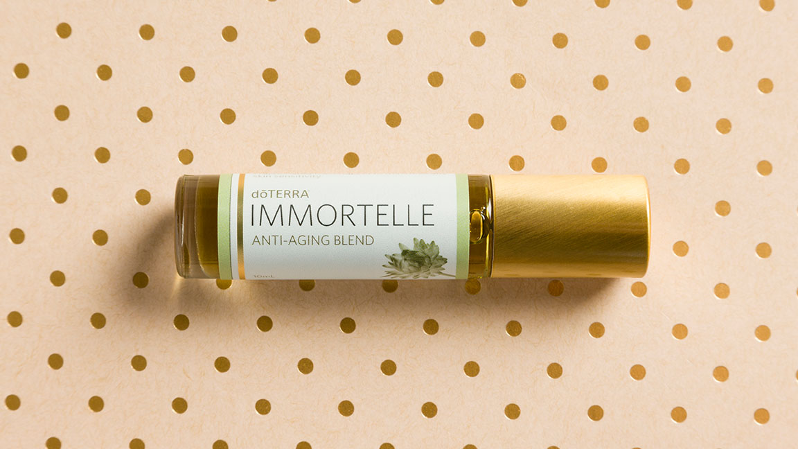16x9_1152x648_immortelle_essential_oil_spotlight_us_english_web.jpg