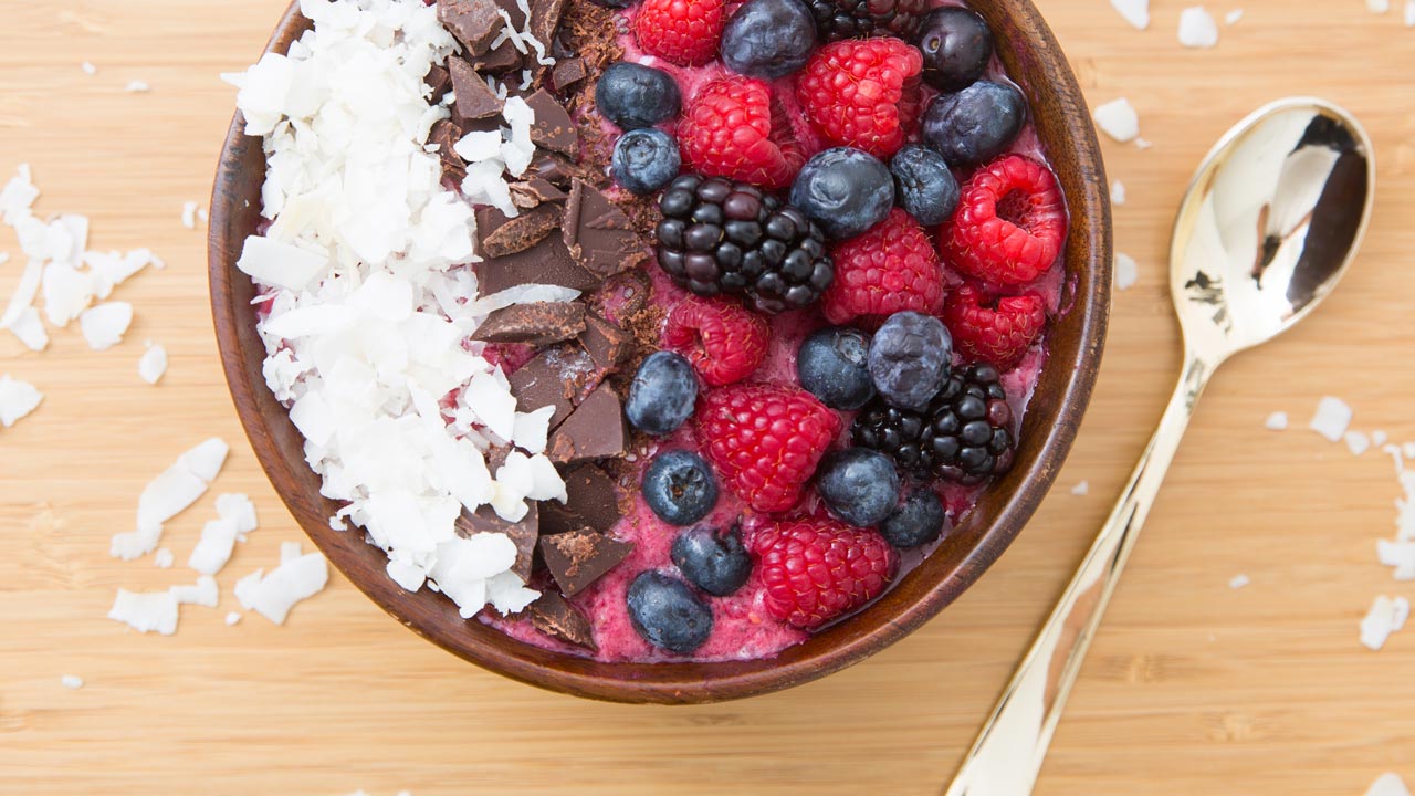 16x9_raspberry_smoothie_bowl_product_blog_us_english_web.jpg